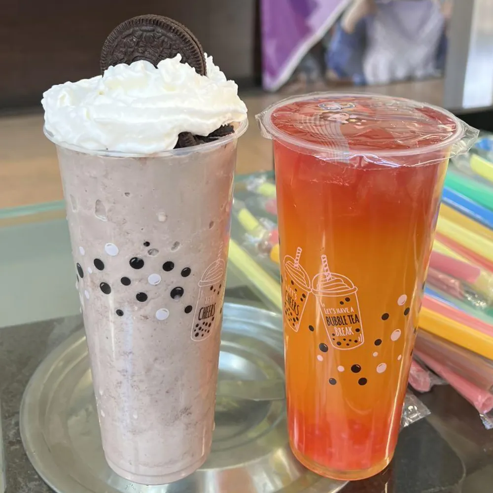 Oreo smoothie and fruit bubble tea at BoBa Cha Bubble Tea & Smoothies House, a Cafe in Baltimore